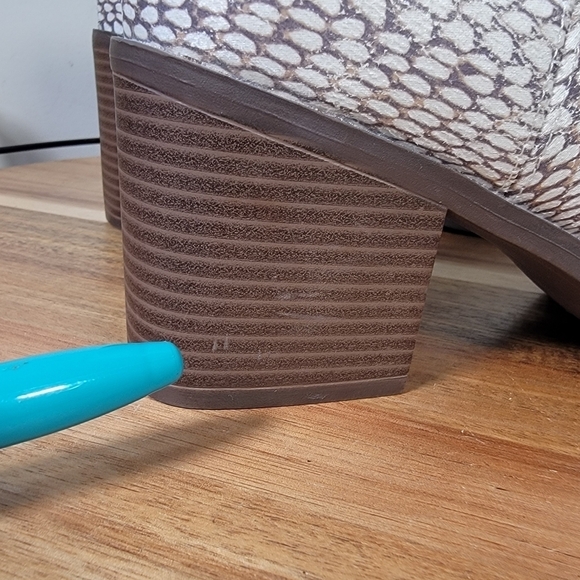 The Limited Kiki Vegan Eather Ankle Boots Booties Size 8 - Picture 6 of 13